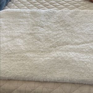 Luxurious White Plush Bath Mat